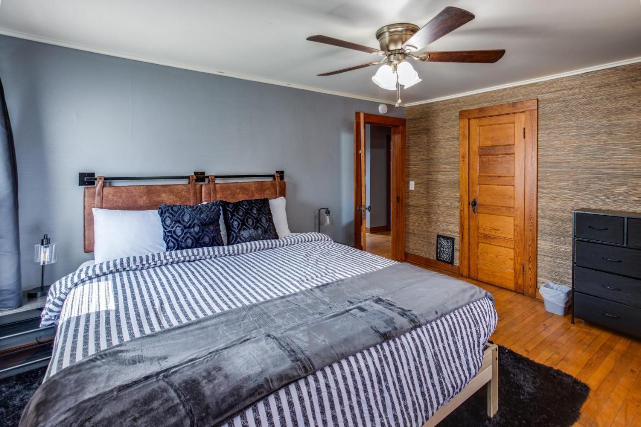 Spacious Home With In-Unit Laundry, Parking, 1Gb Wifi, & Patio Deck Rochester Eksteriør bilde