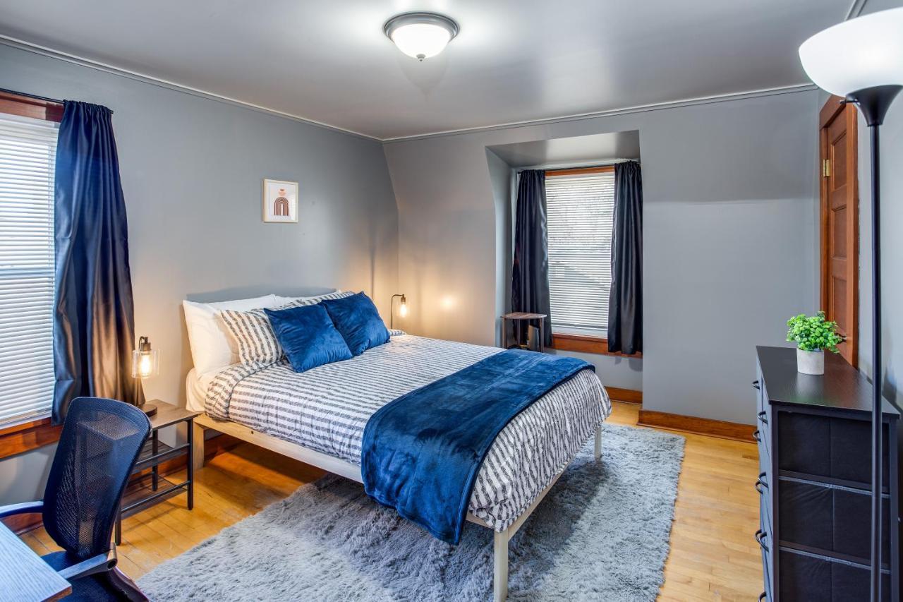 Spacious Home With In-Unit Laundry, Parking, 1Gb Wifi, & Patio Deck Rochester Eksteriør bilde